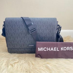 💯% Auth NWT MICHAEL Michael Kors Messenger bag